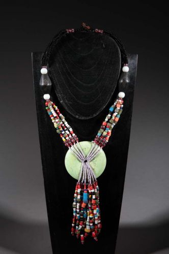 Tribal necklace pearls stone 